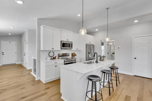 Kitchen w/ SS appliances that stay