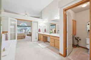 Martingale Rd-S1308-042.jpg