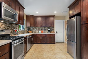 11 - Kitchen