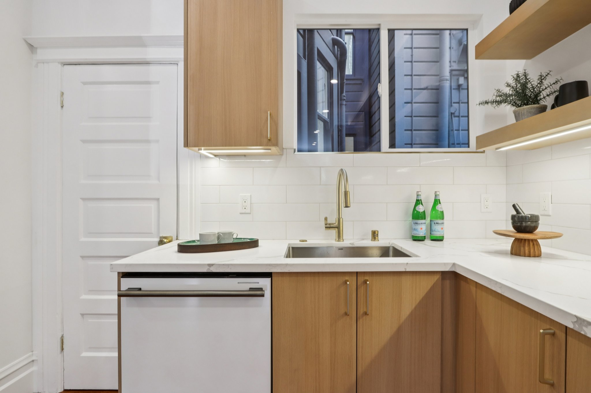 18-22 Sanchez St 18-S1302-027.jpg