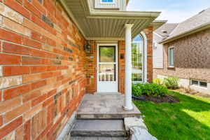 Front Porch/Entrance