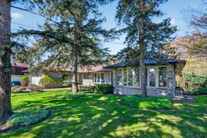 18 Brian Cliff Dr, Toronto ON
