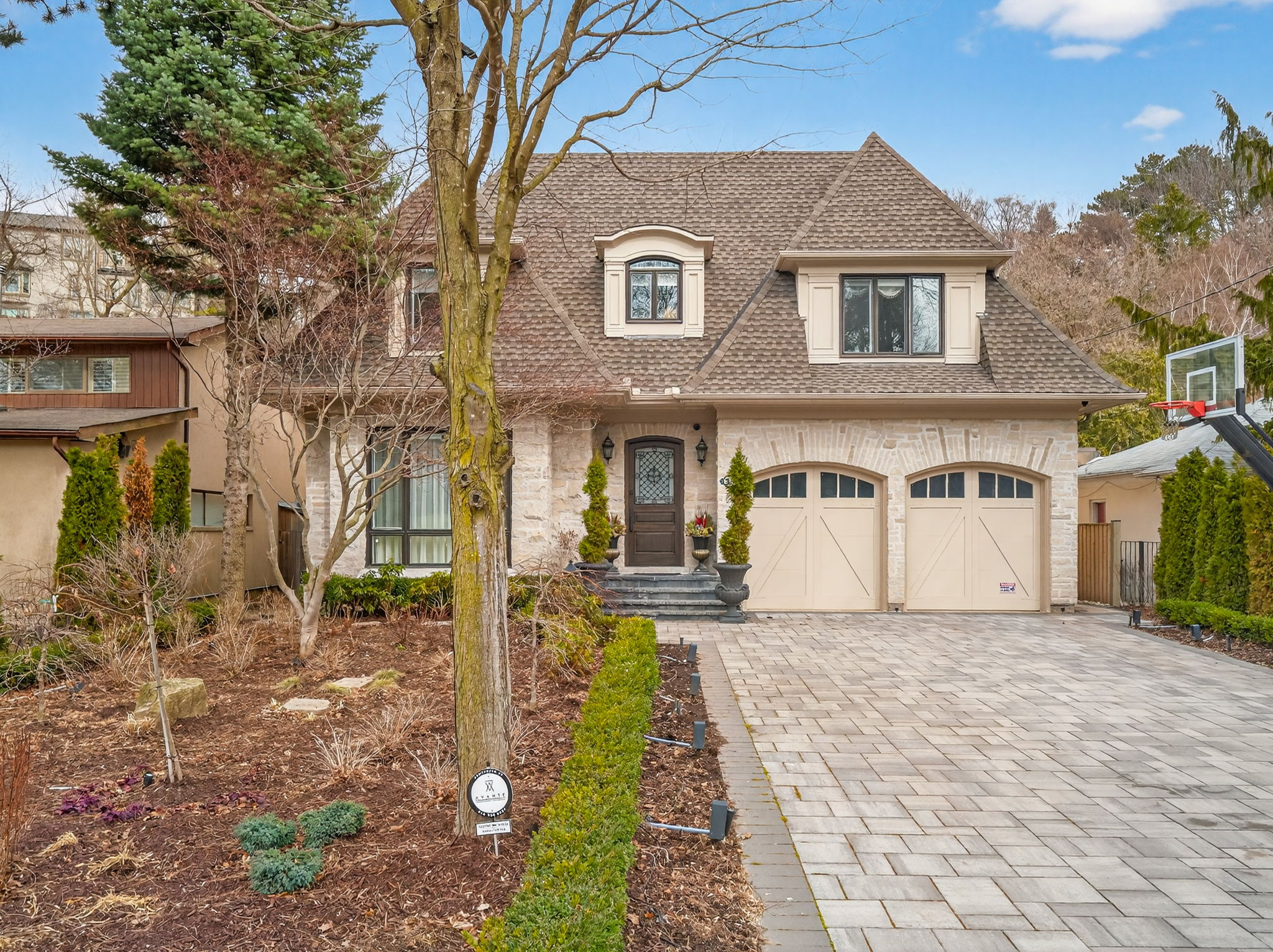 18 Brookfield Rd Toronto, ON M2P 1A9