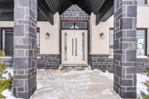 Front Porch/Entrance