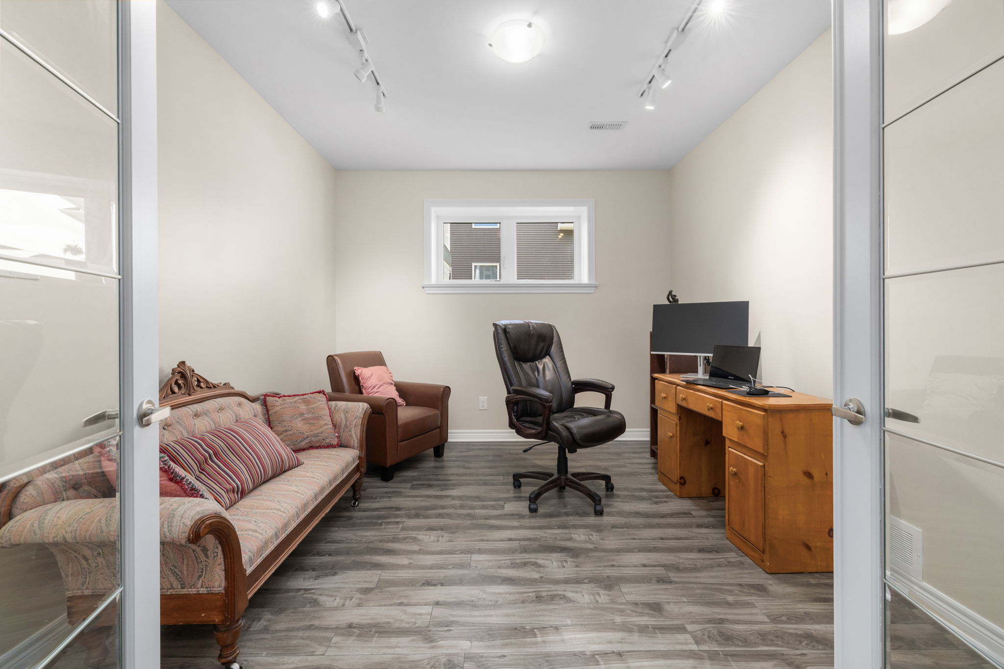  Photo 42