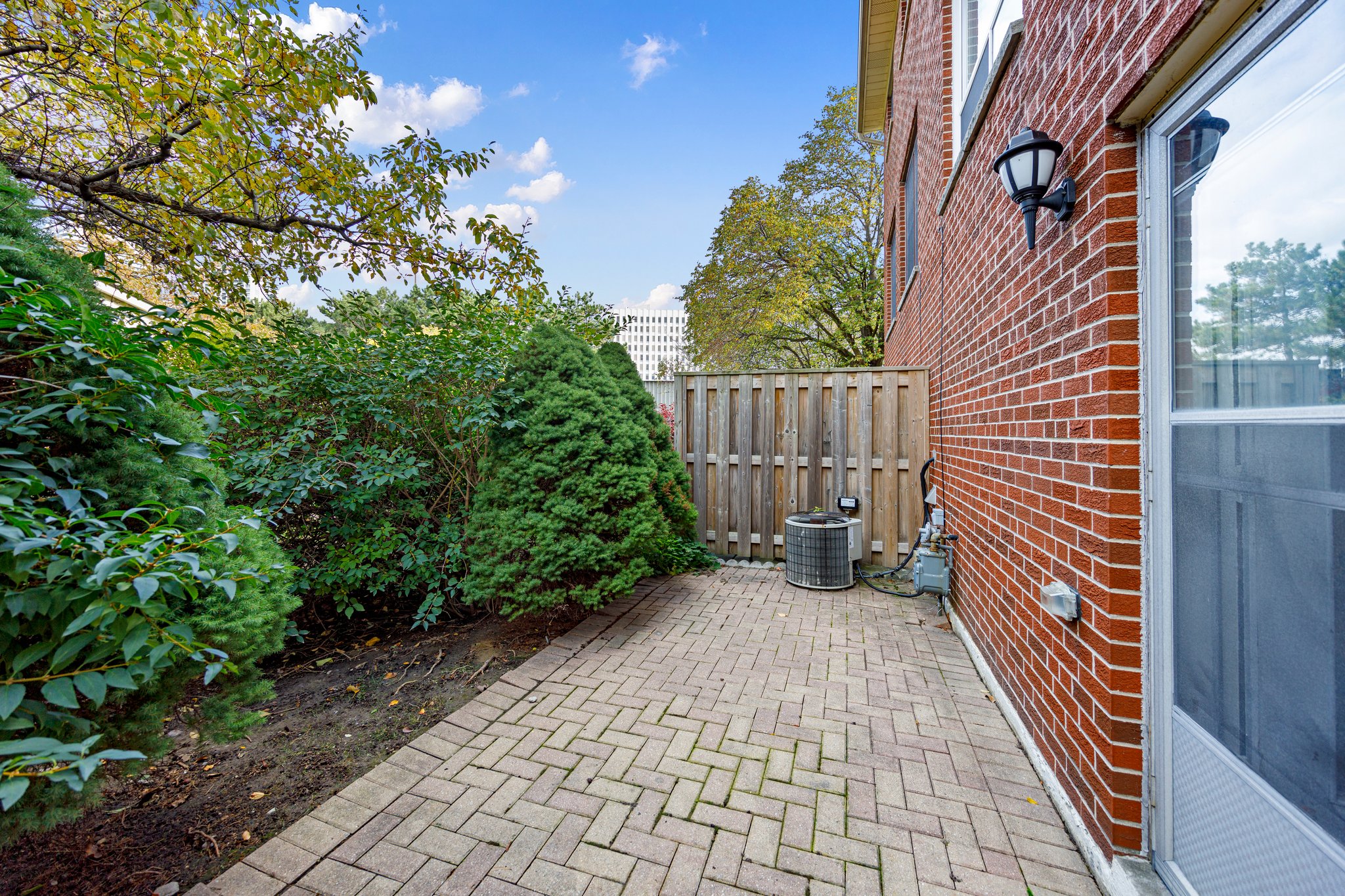 Toronto property showcase — delivered property photograph 36