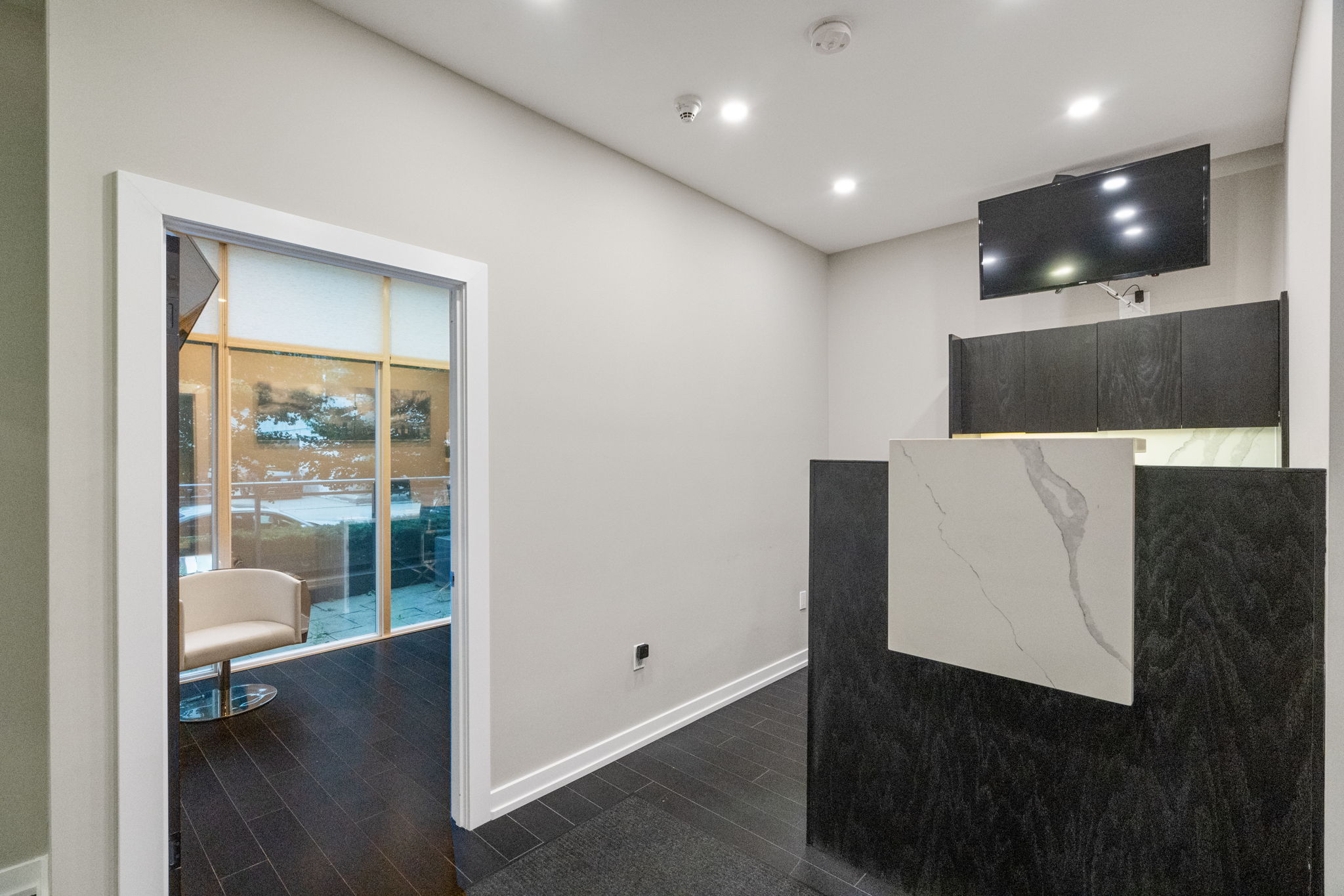18 Capreol Ct Toronto, ON M5V 4A3