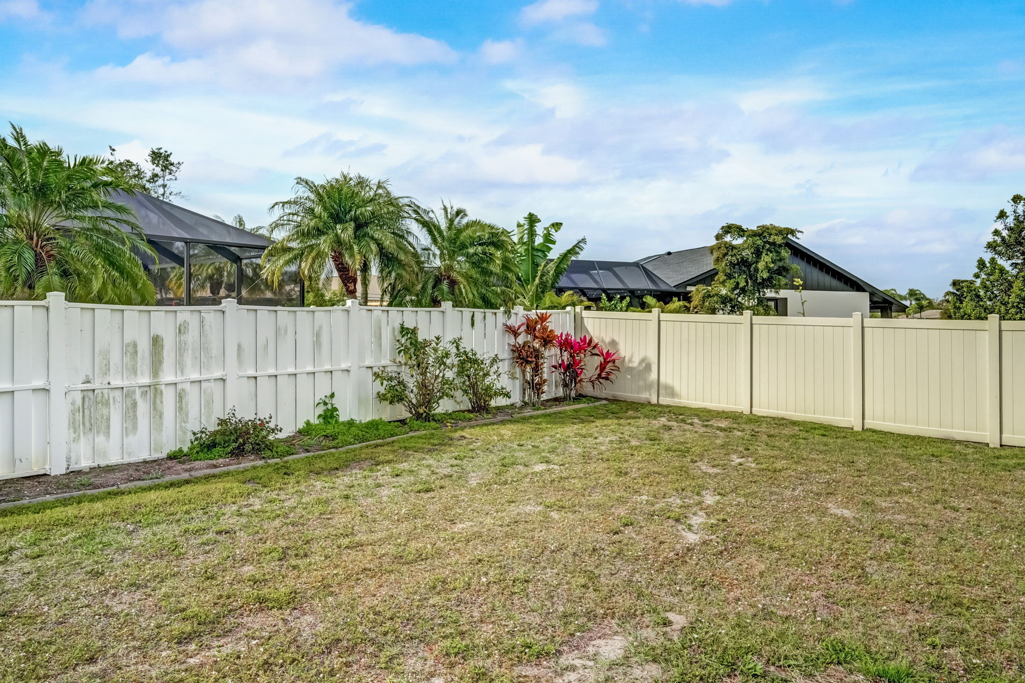 18 Clintwood Ave, Englewood, FL 34223 ShowingTime+ Listing Media Services