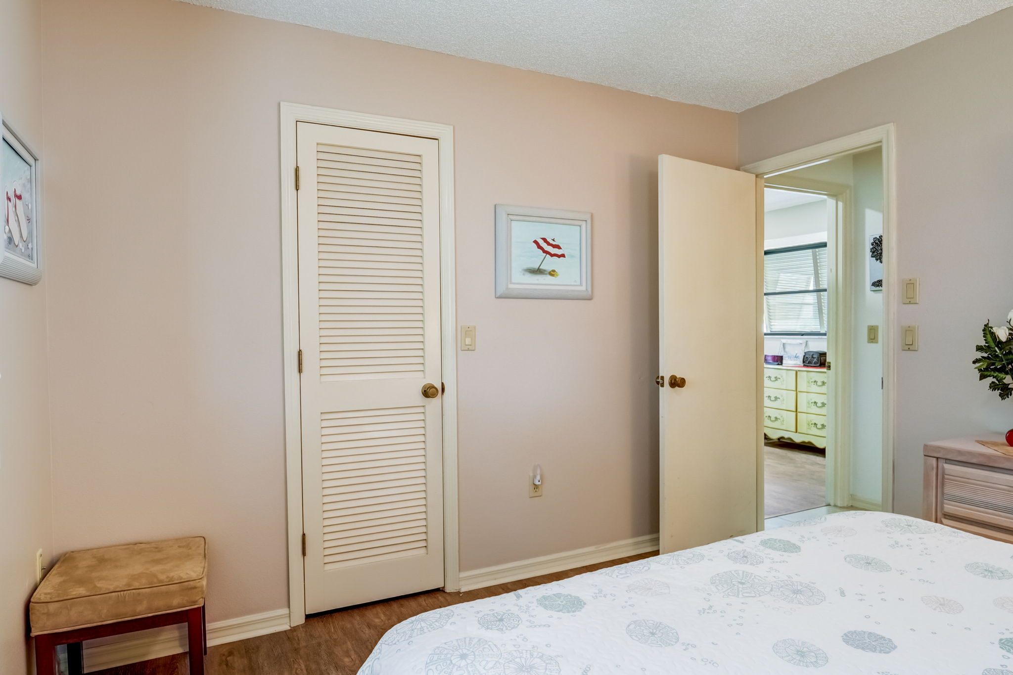 18 Clintwood Ave, Englewood, FL 34223 ShowingTime+ Listing Media Services