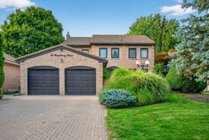 18 Cranberry Ln, Aurora ON