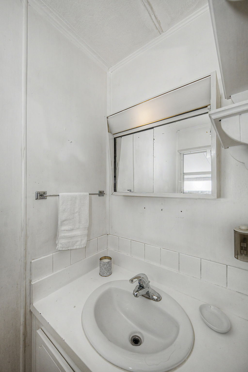 Primary Bathroom 1a