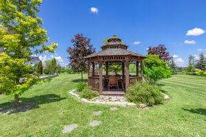  18 Farina Dr, Brampton, ON L6P 0E3, US Photo 18
