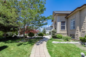  18 Farina Dr, Brampton, ON L6P 0E3, US Photo 29