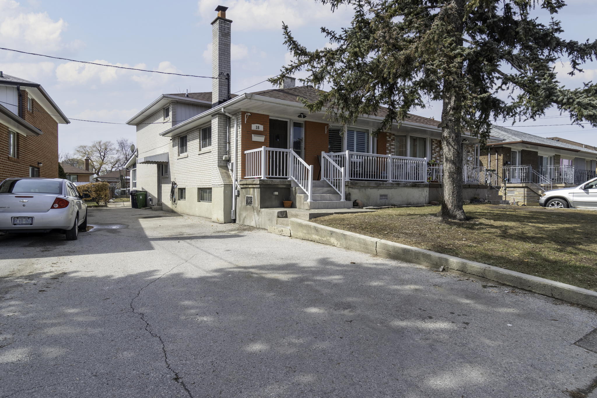 18 Grampian Crescent, North York, ON M9L 2L3, Canada Photo 4