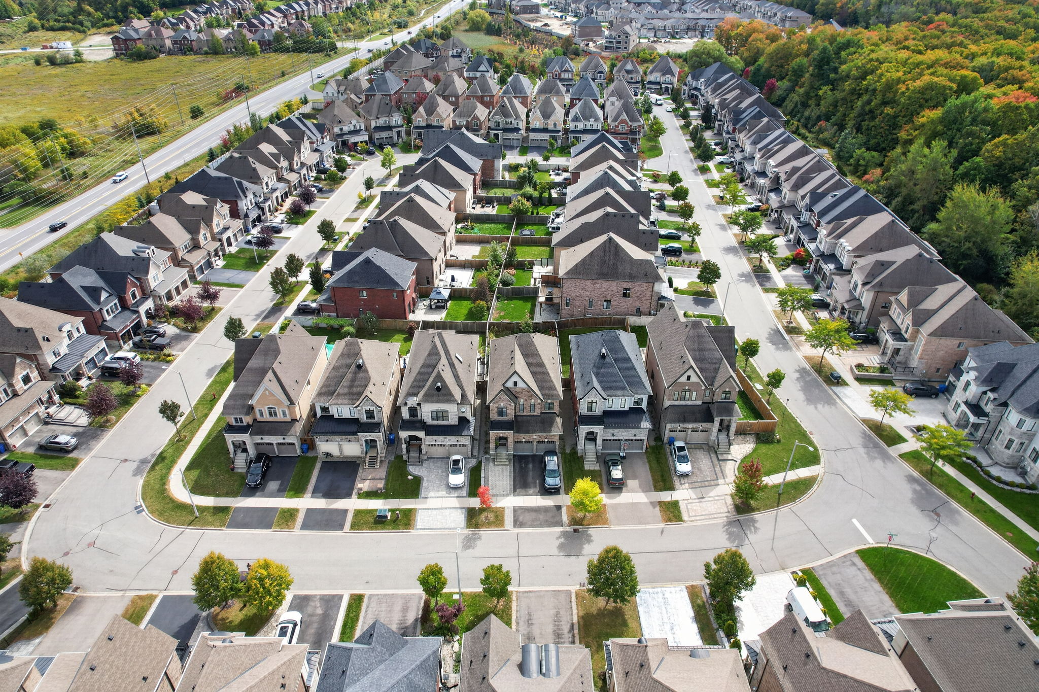 18 Hackwood Cres Aurora, ON L4G 6Z6