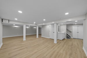  Photo 48