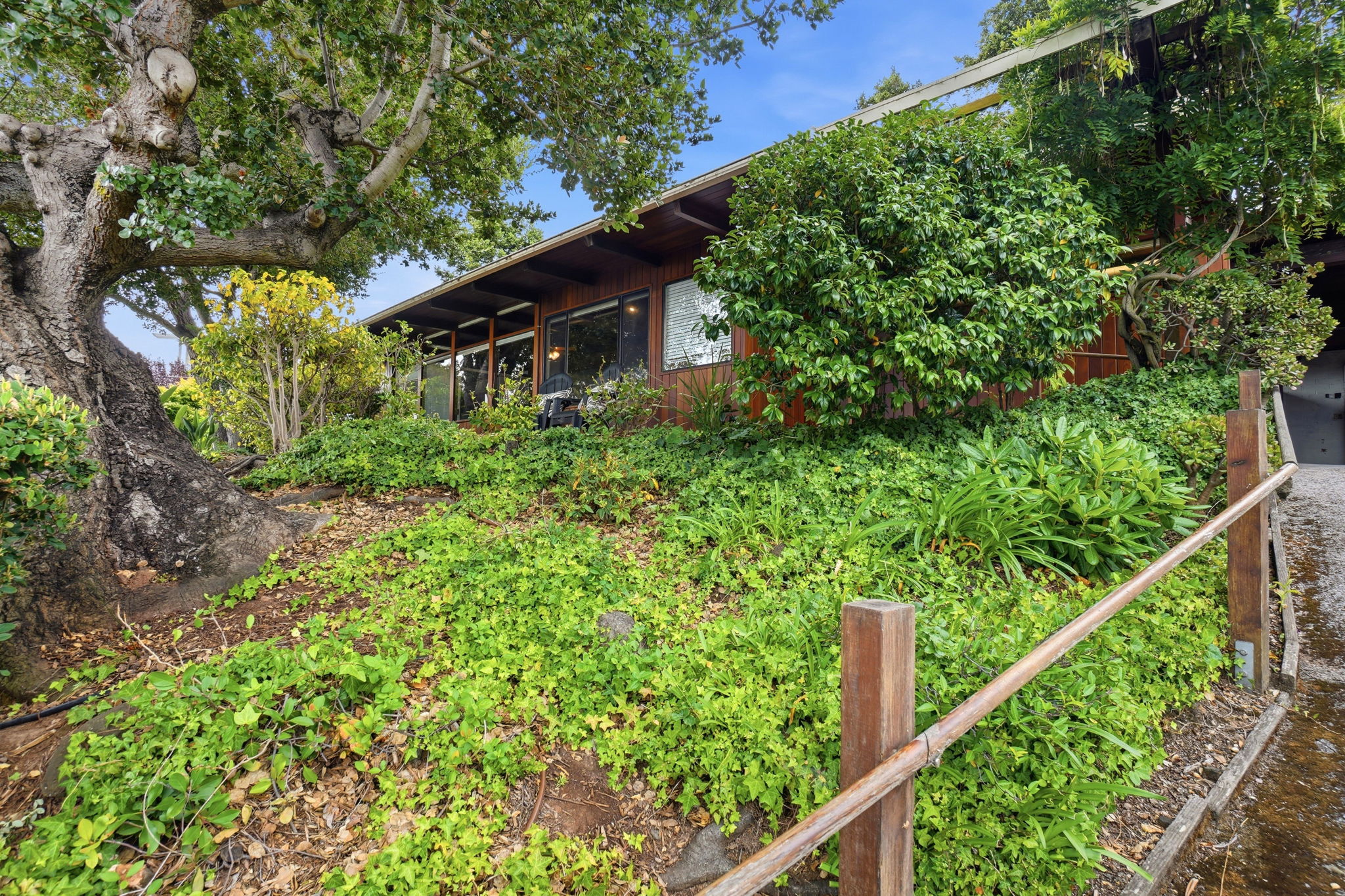 002_F8_18 Hillbarn Ct