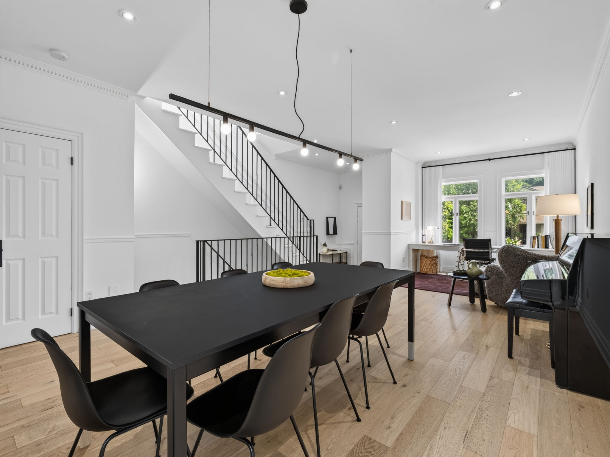 18 Joicey Blvd Toronto, ON M5M 2S7