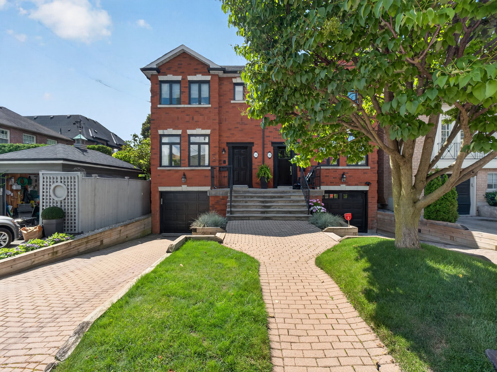 18 Joicey Blvd Toronto, ON M5M 2S7