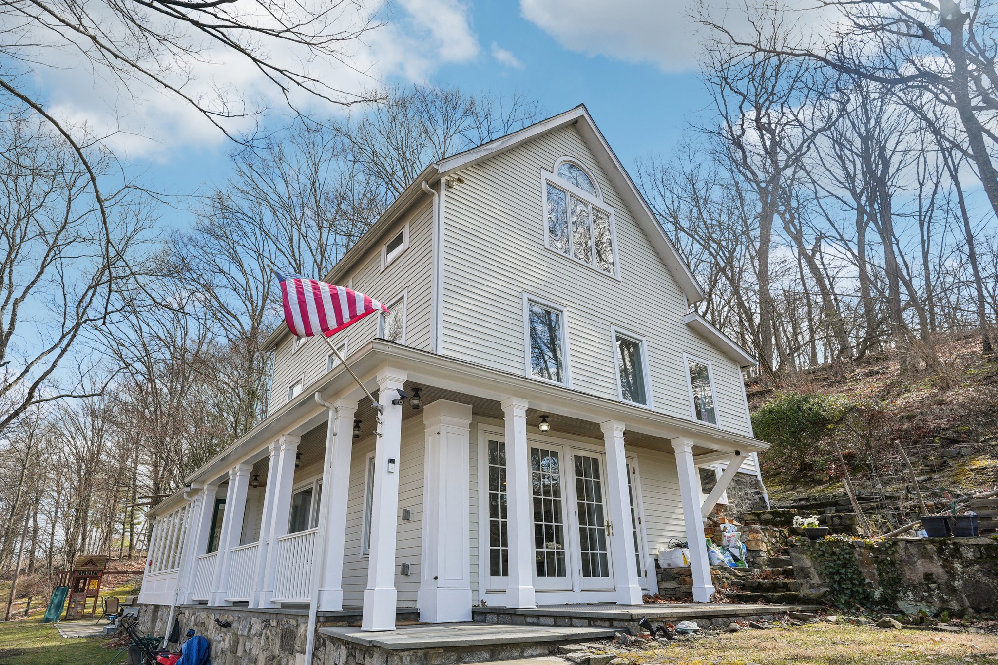 Juengstville Rd-S2203-003.jpg