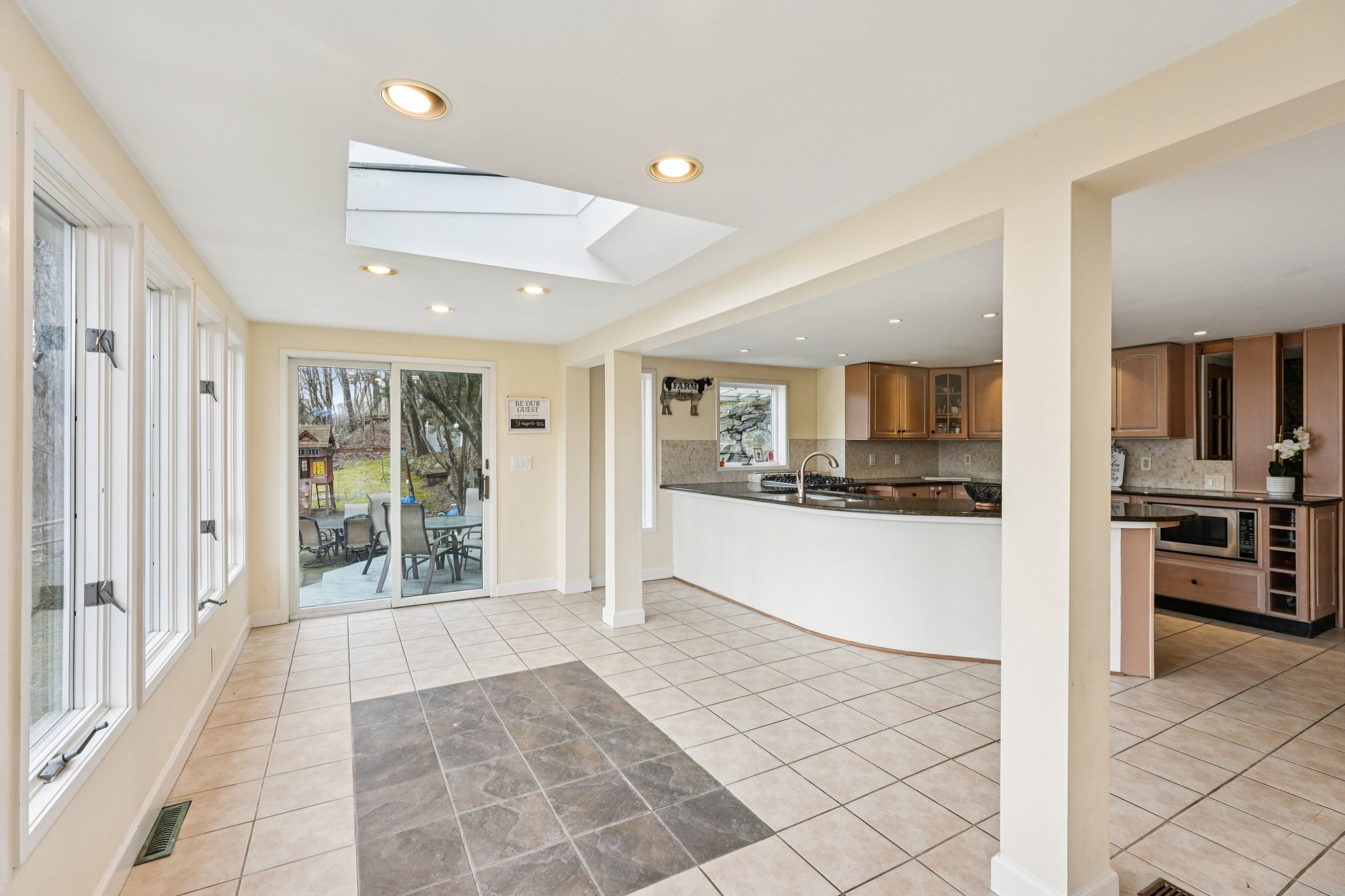 Juengstville Rd-S2203-015.jpg