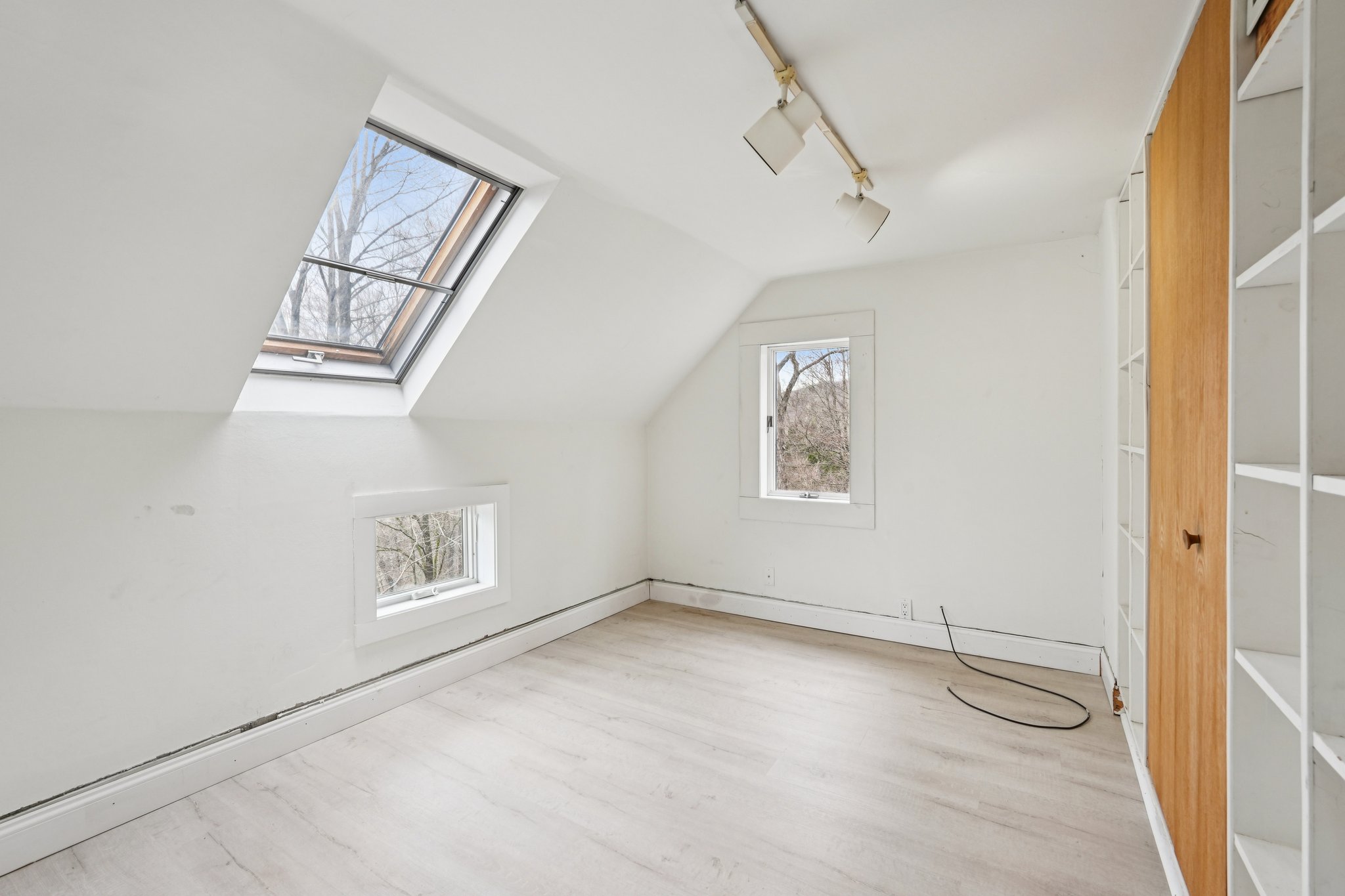 Juengstville Rd-S2203-044.jpg