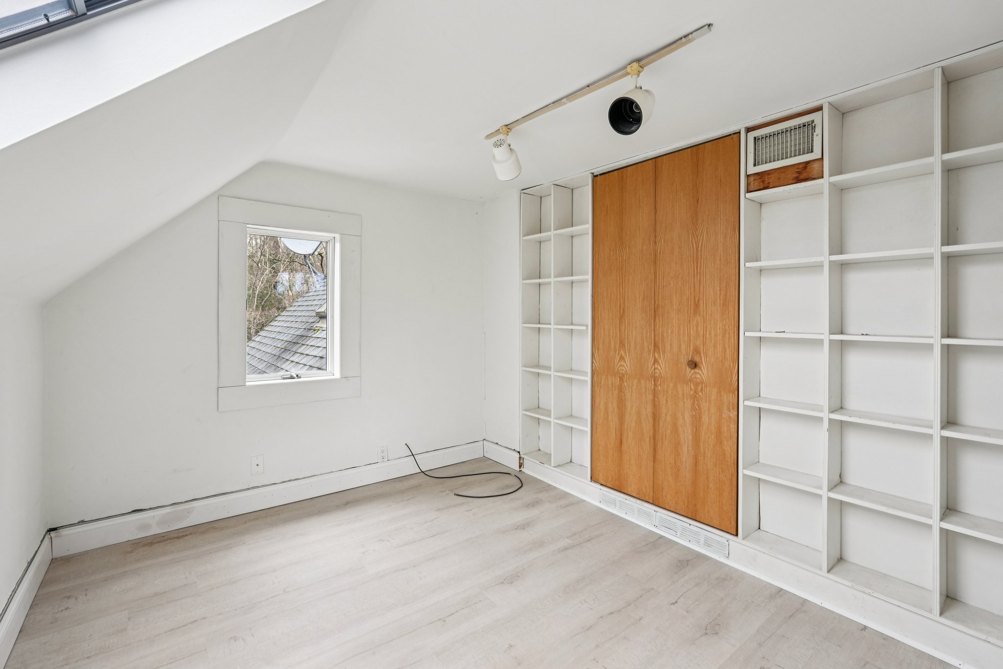 Juengstville Rd-S2203-045.jpg