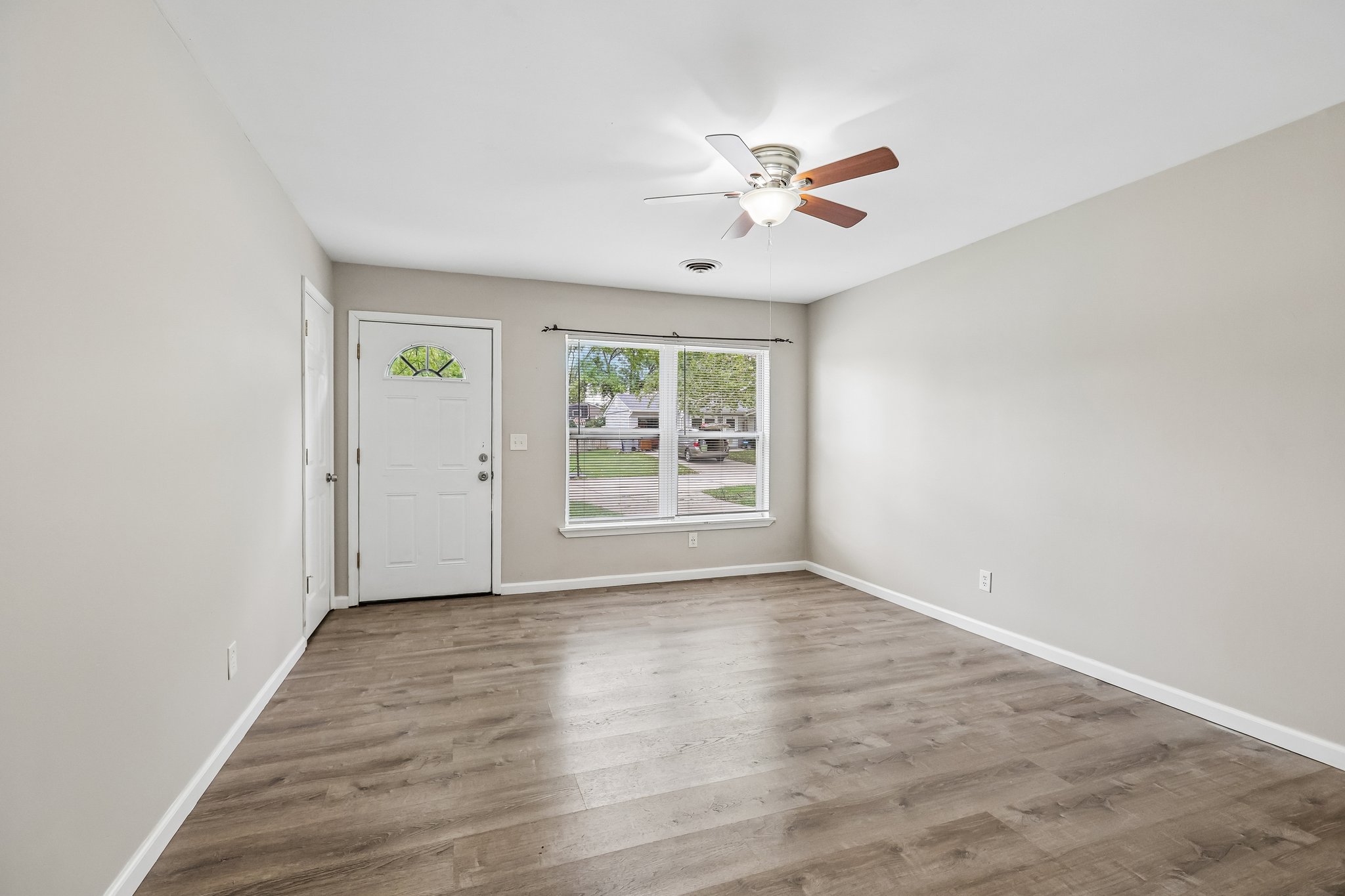 Lone Elk Ln-S2409-004.jpg