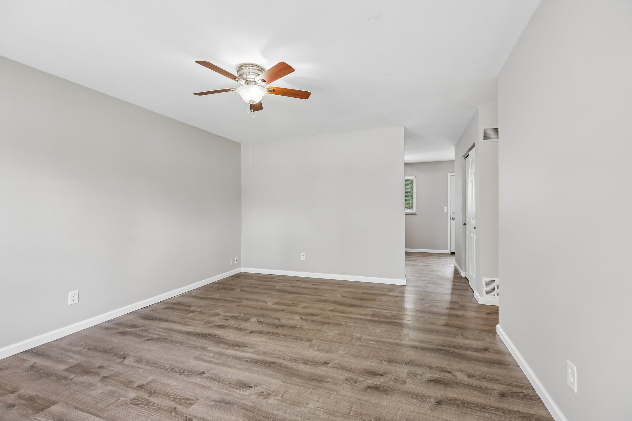Lone Elk Ln-S2409-005.jpg
