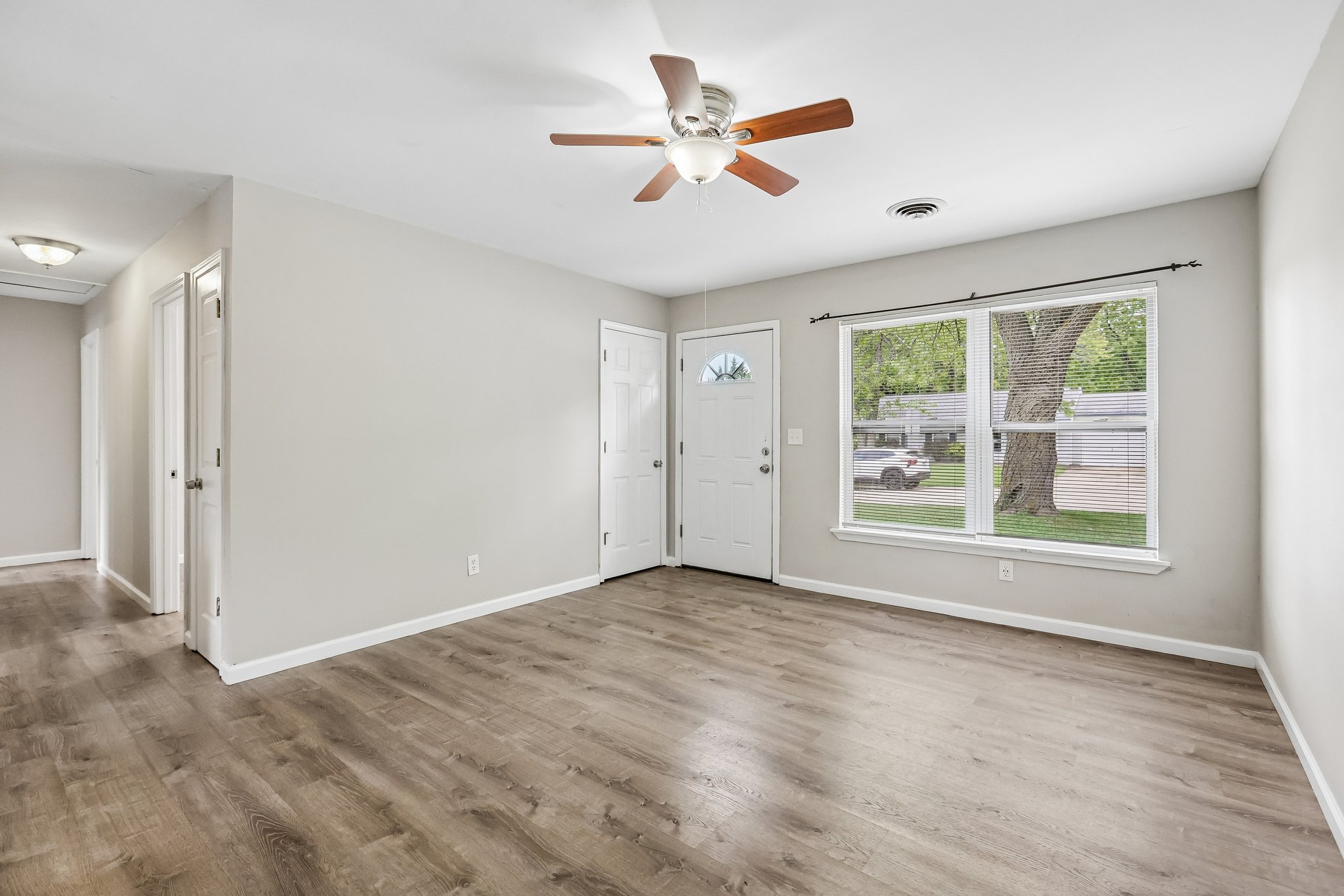 Lone Elk Ln-S2409-006.jpg