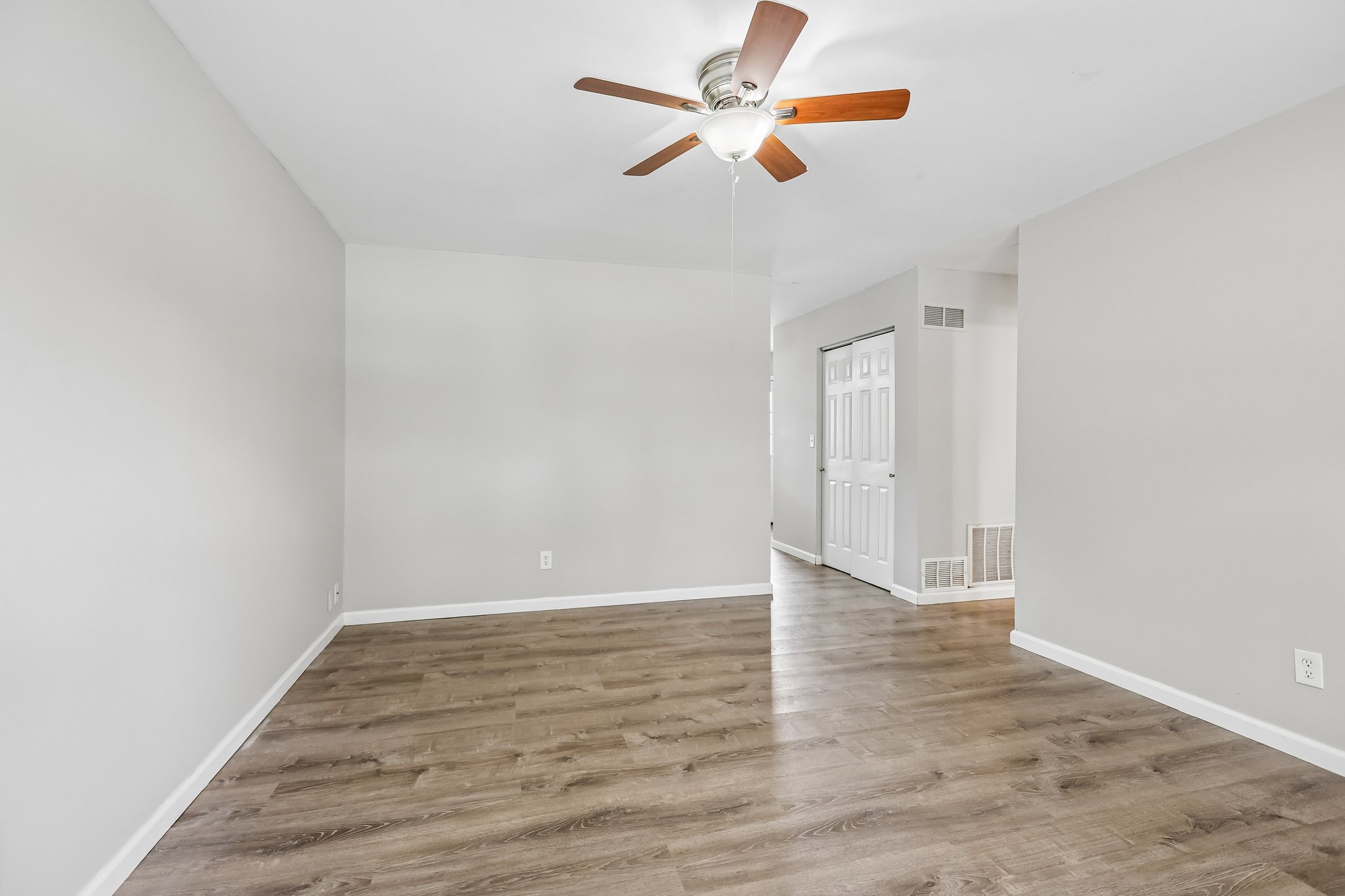 Lone Elk Ln-S2409-007.jpg