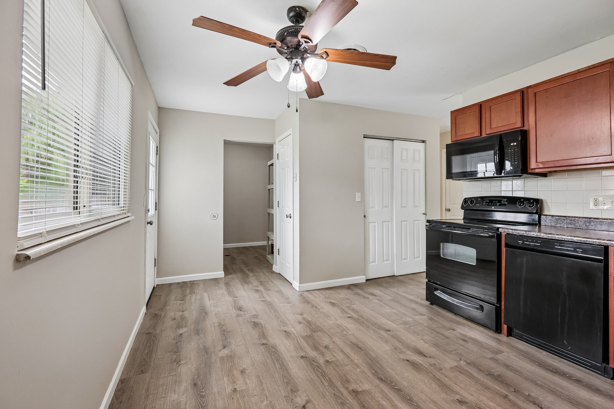 Lone Elk Ln-S2409-011.jpg