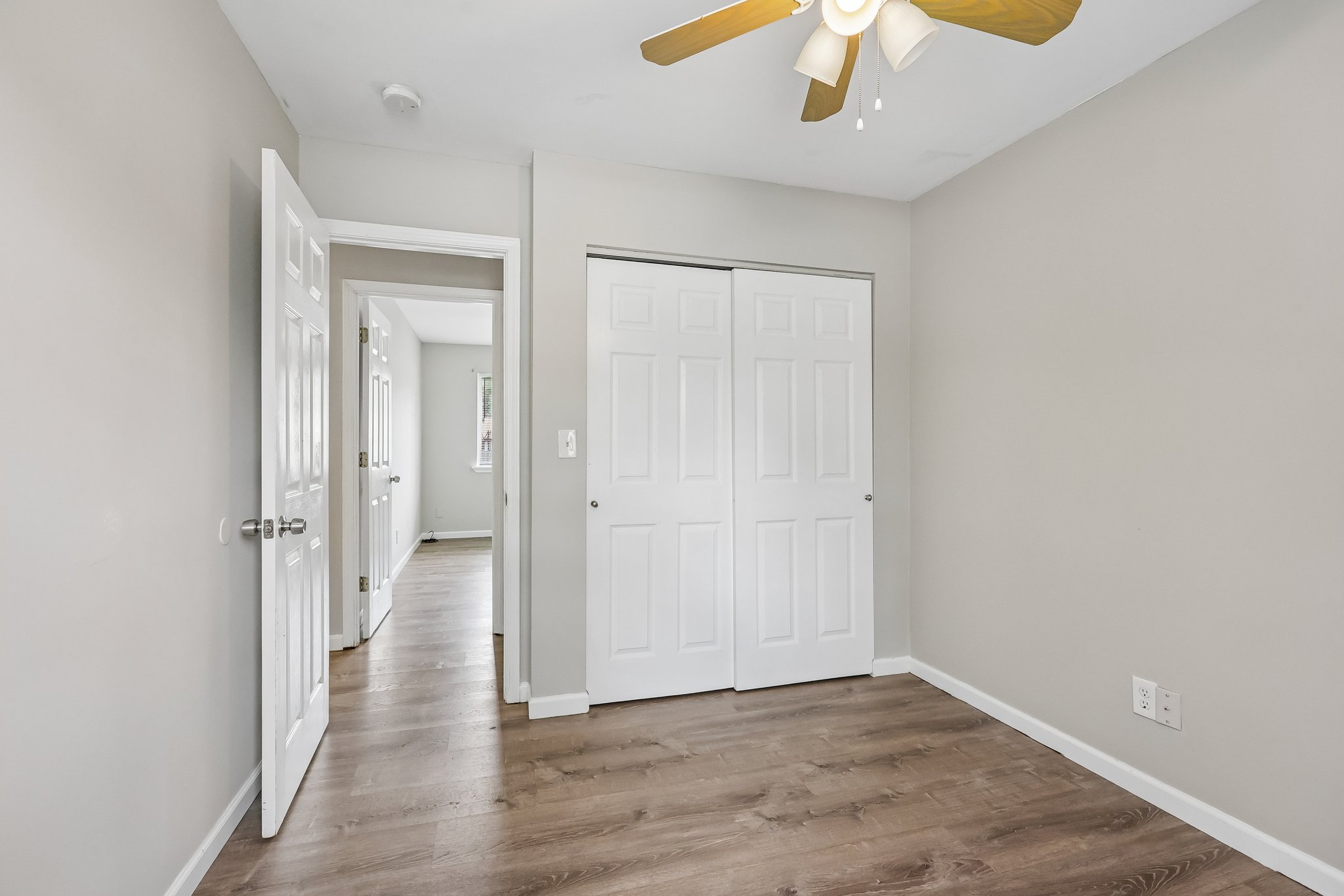 Lone Elk Ln-S2409-019.jpg