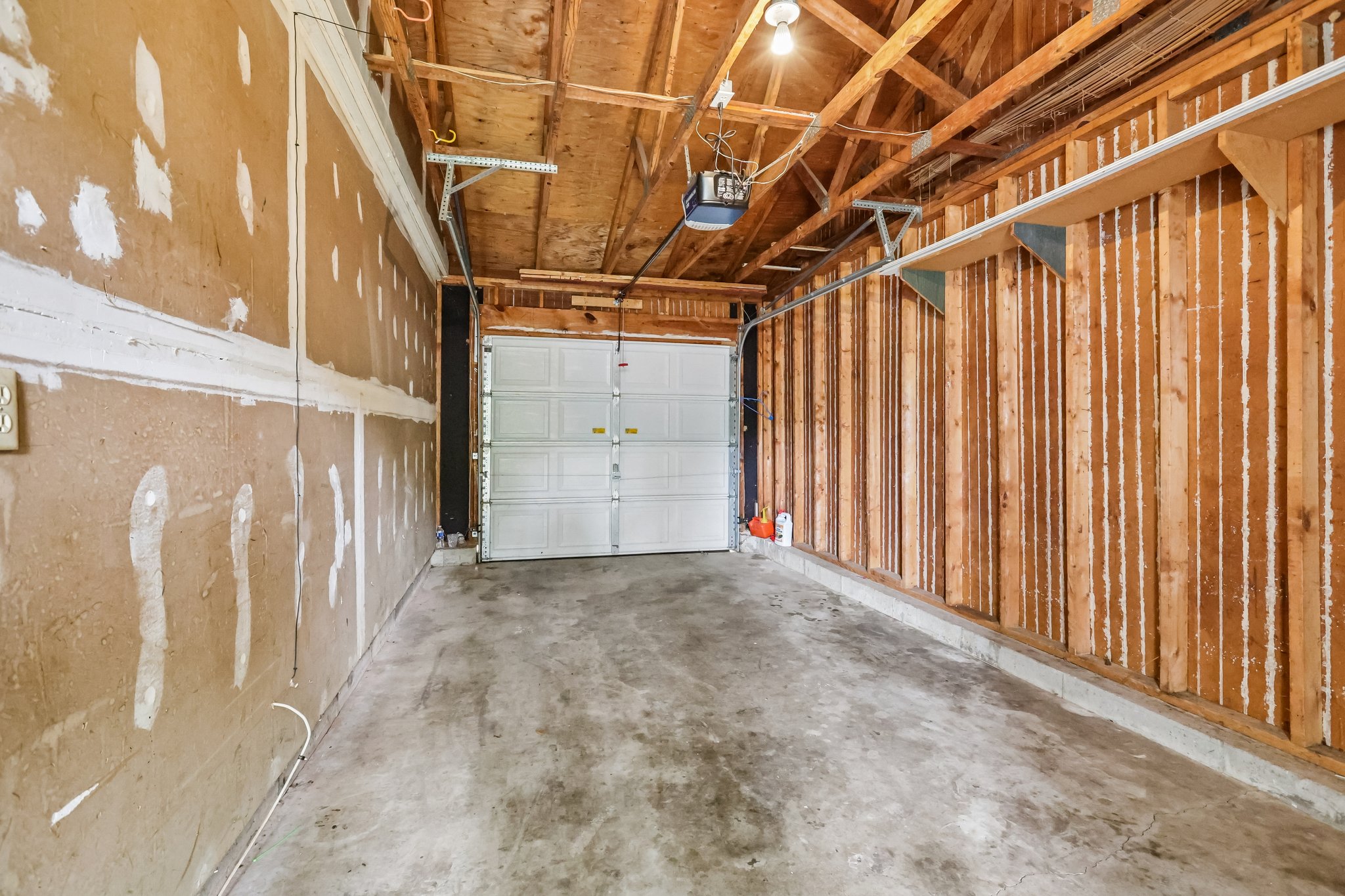 Lone Elk Ln-S2409-022.jpg