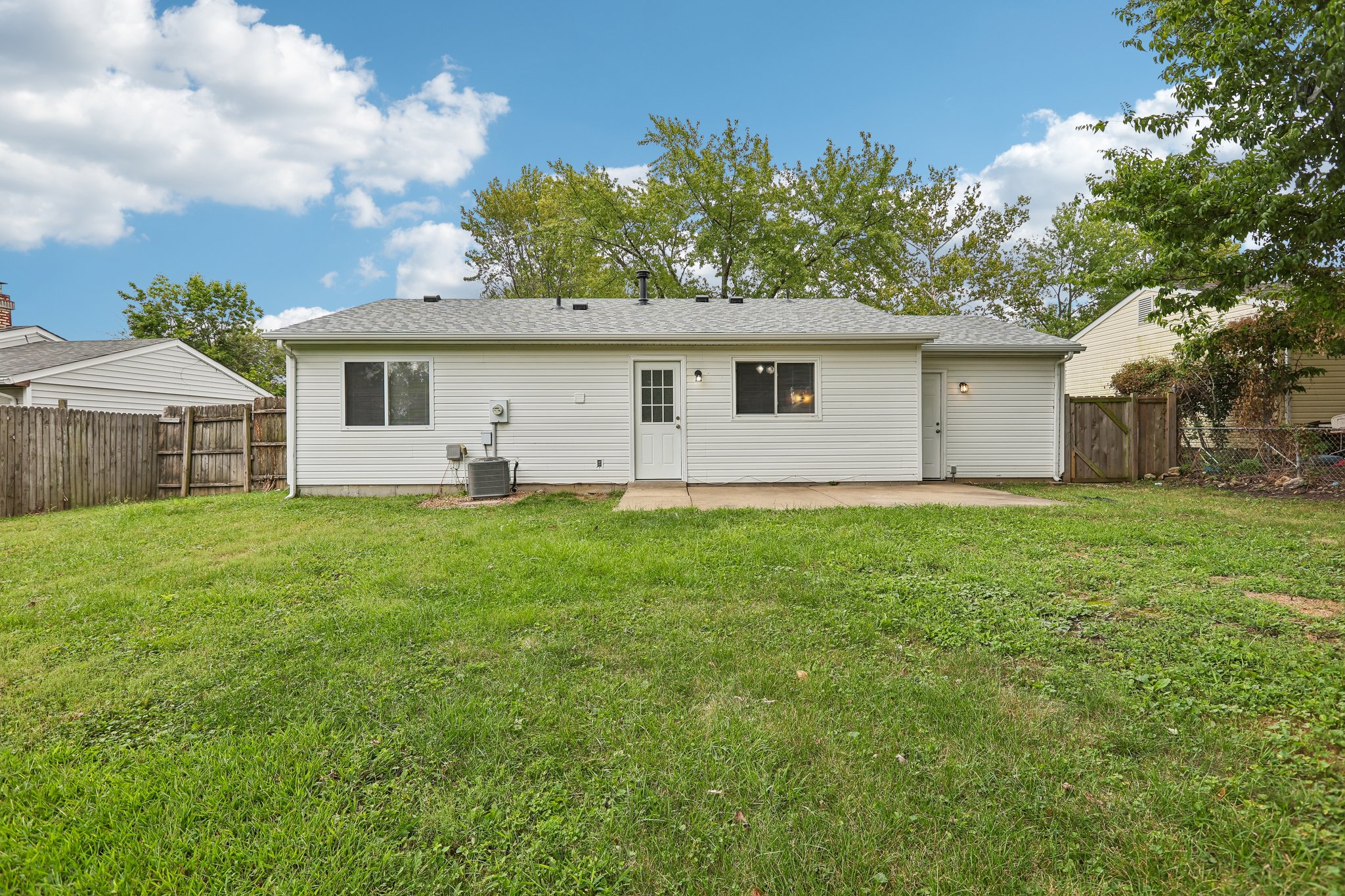 Lone Elk Ln-S2409-023.jpg