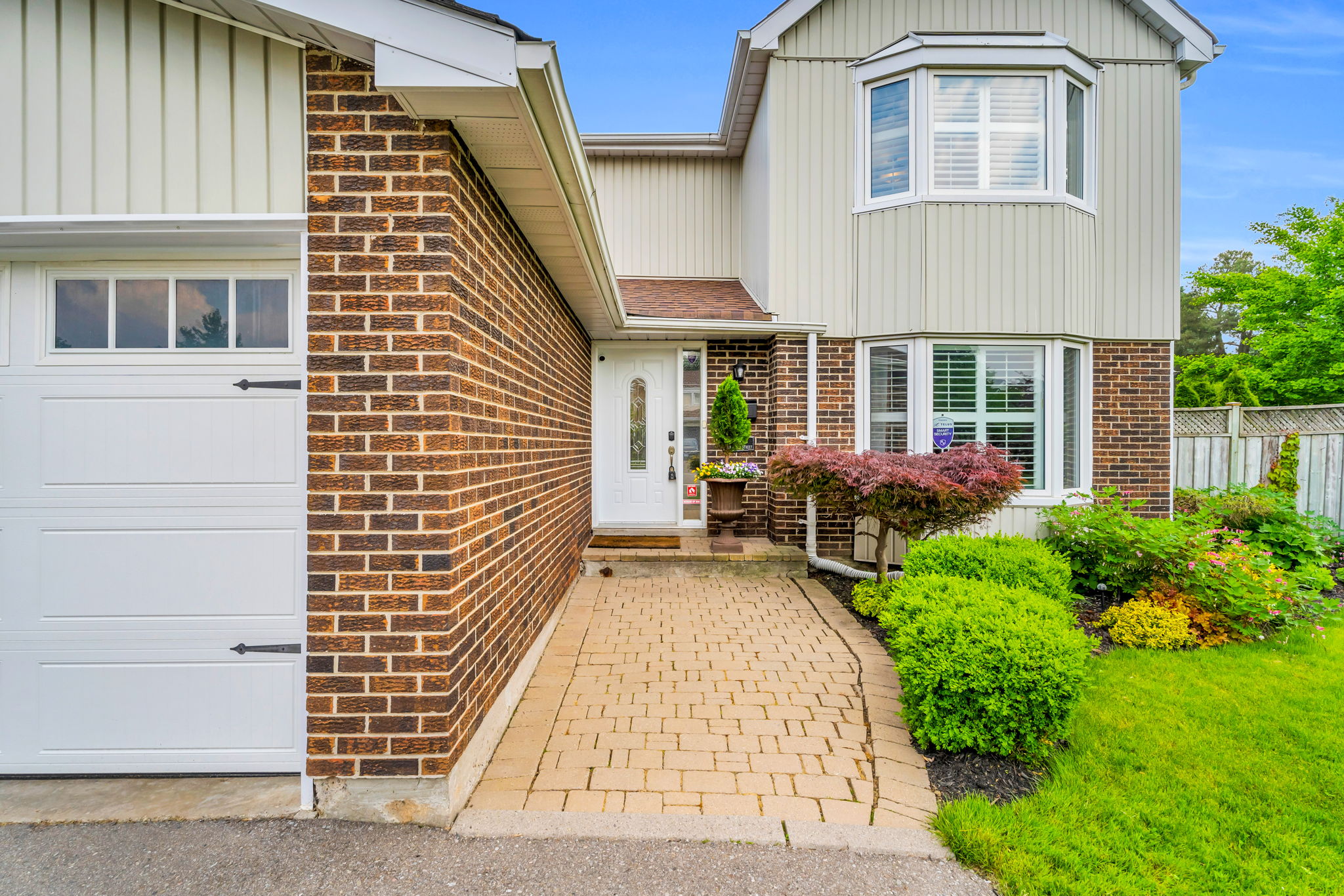 Front Porch/Entrance