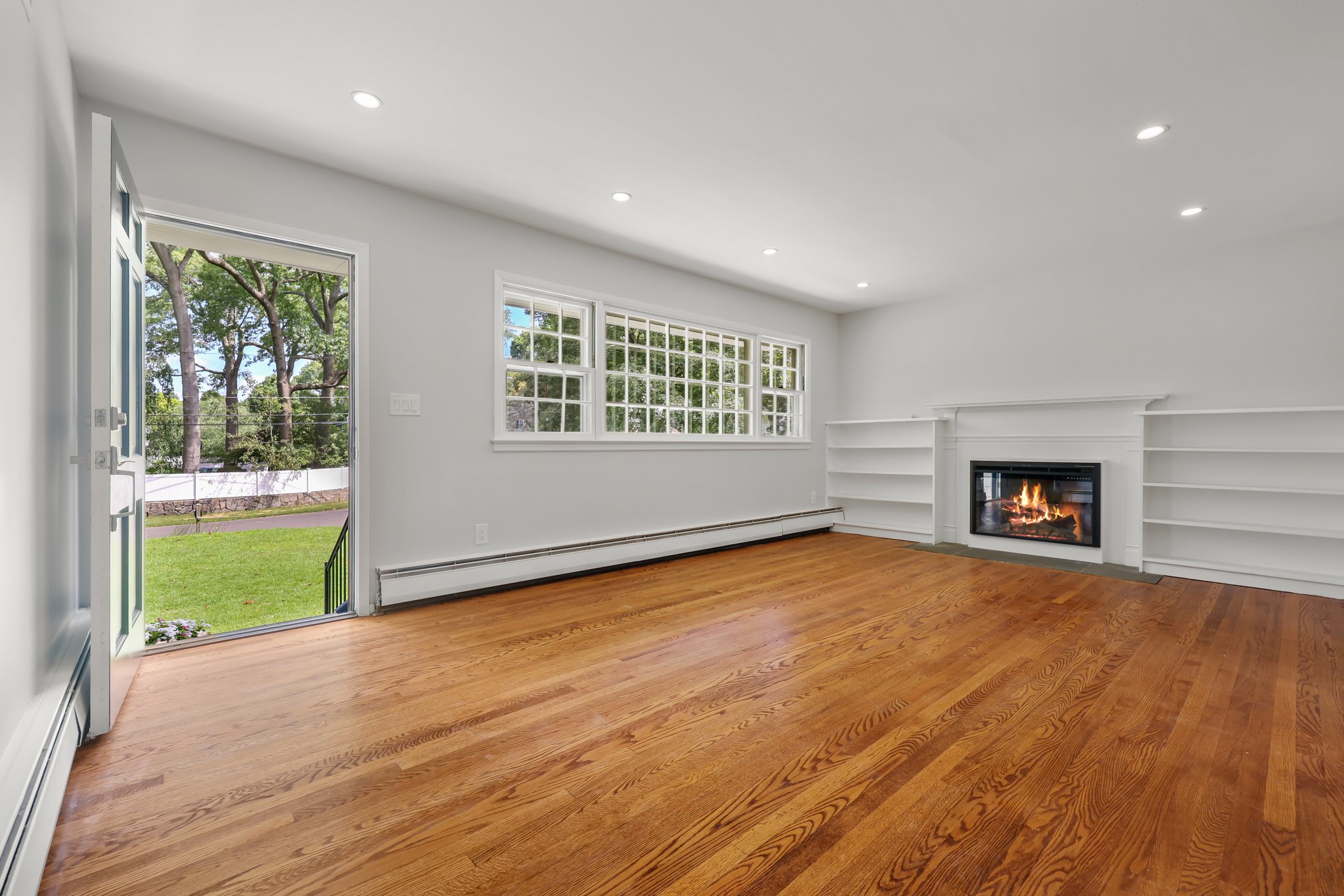 Entry/Living Room