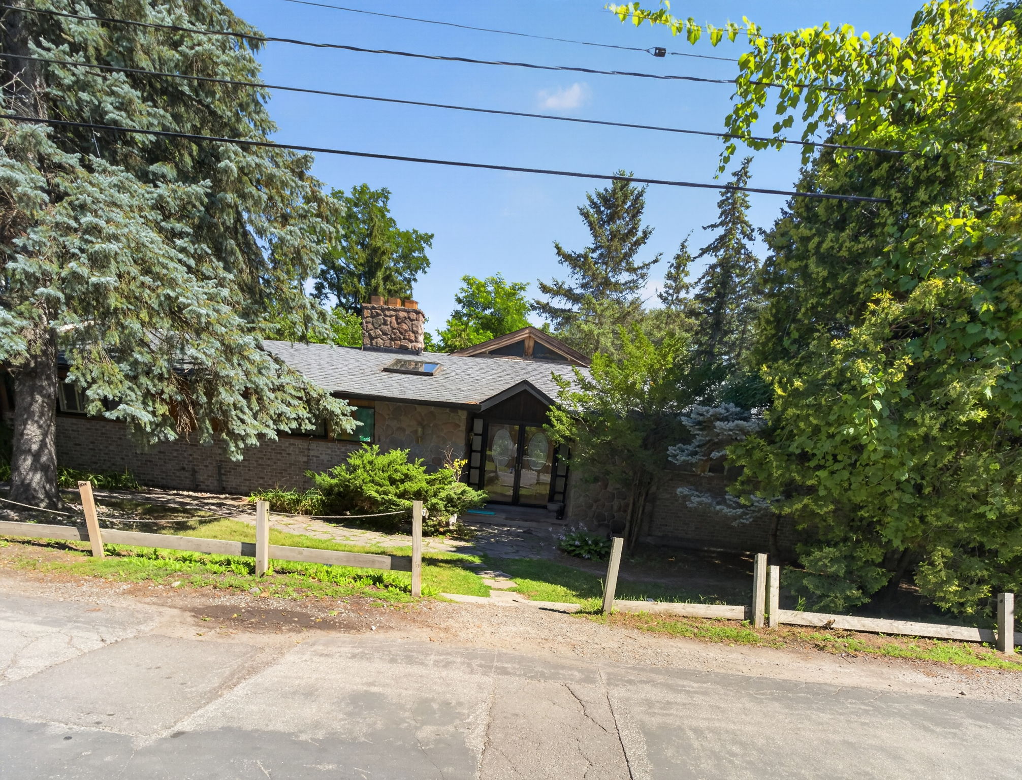 18 Mill St Vaughan, ON L4J 8C5