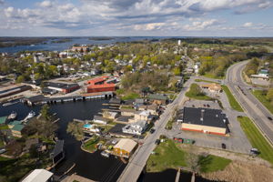 18 Otter St-23