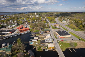 18 Otter St-24