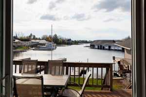 18 Otter St-53