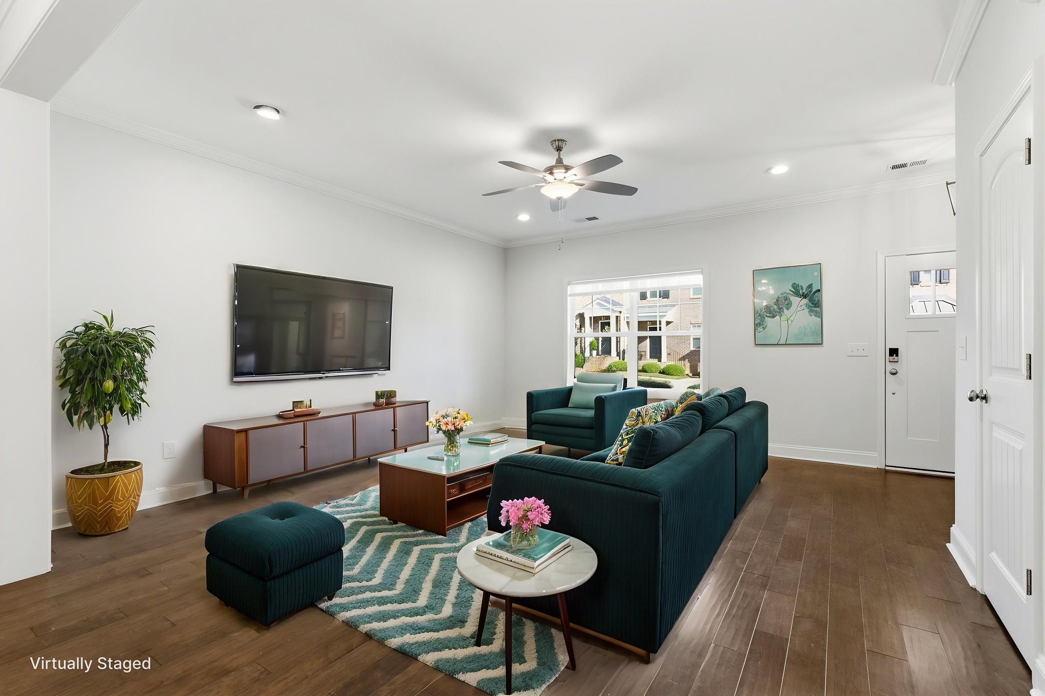 DSC08522 virtually staged.jpeg