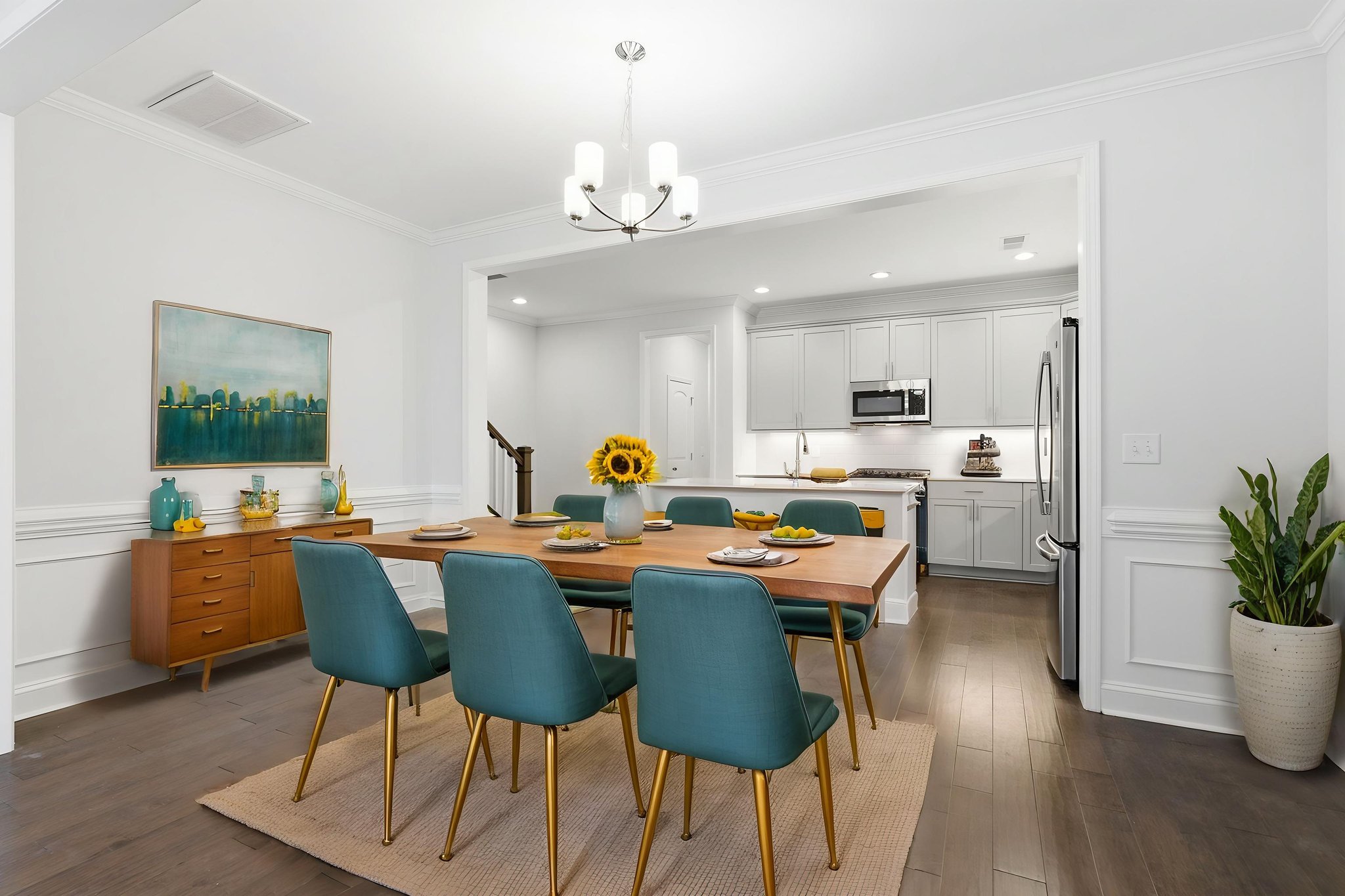 DSC08532 virtually staged.jpeg