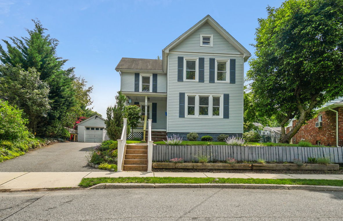 18 Phelps Ave Bergenfield NJ
