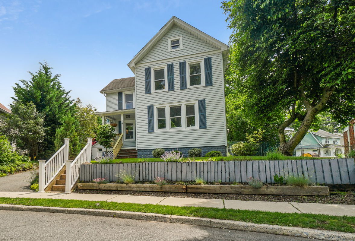 18 Phelps Ave Bergenfield NJ