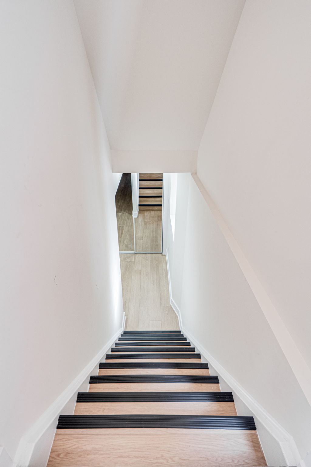 18 Quinton Ridge Basement Brampton, ON L6Y 0E3