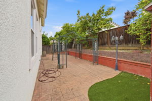  Photo 48