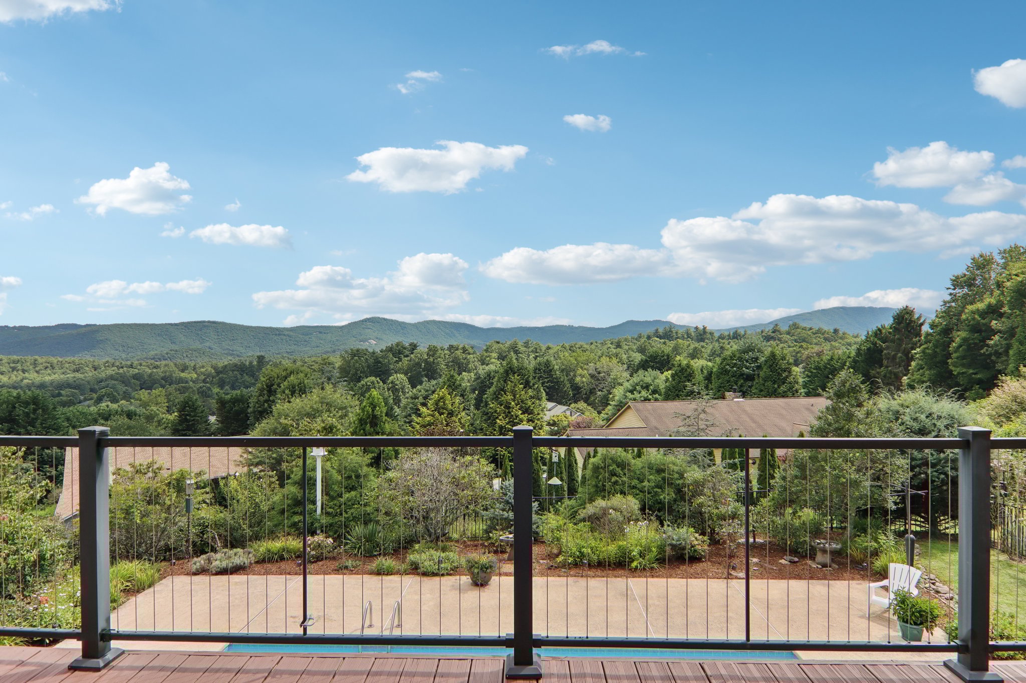 Thornapple Dr-S1508-067.jpg