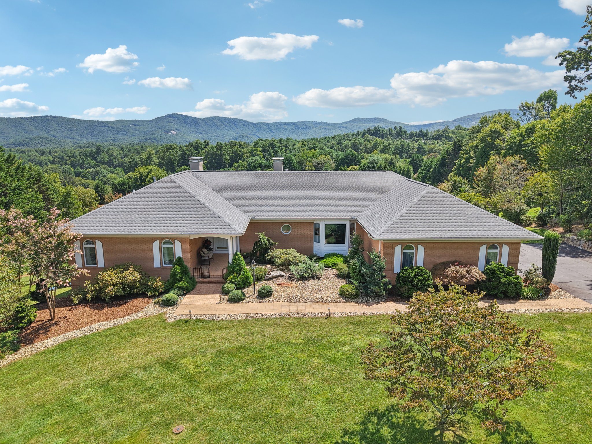 Thornapple Dr-S1508-080.jpg