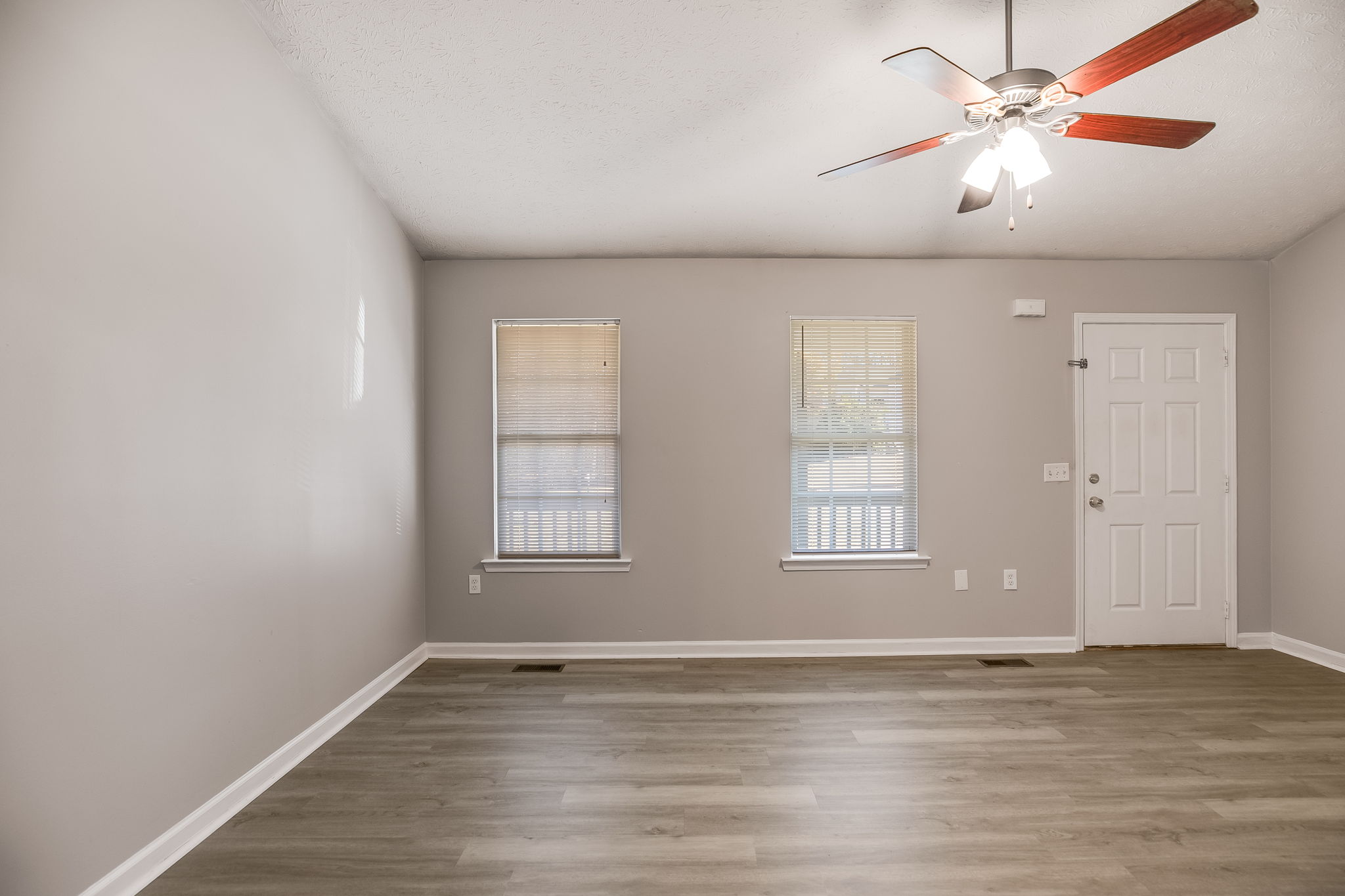 mppmedia18twinoaks05seqn}